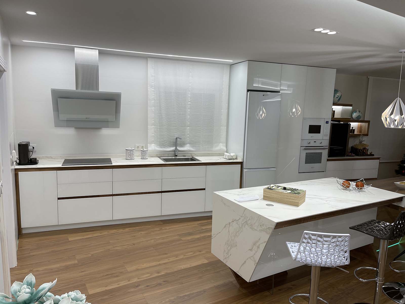 Cocina moderna blanca en Murcia